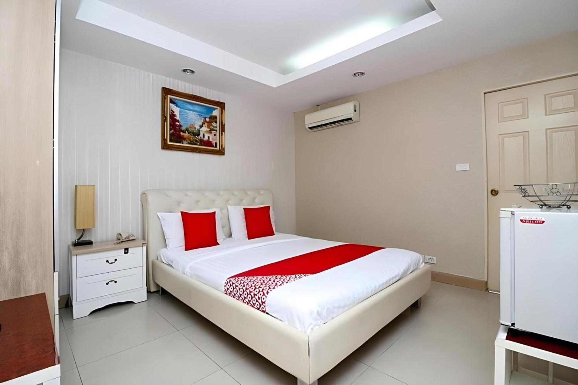 Diamond Residence Silom Bangkok Exterior photo