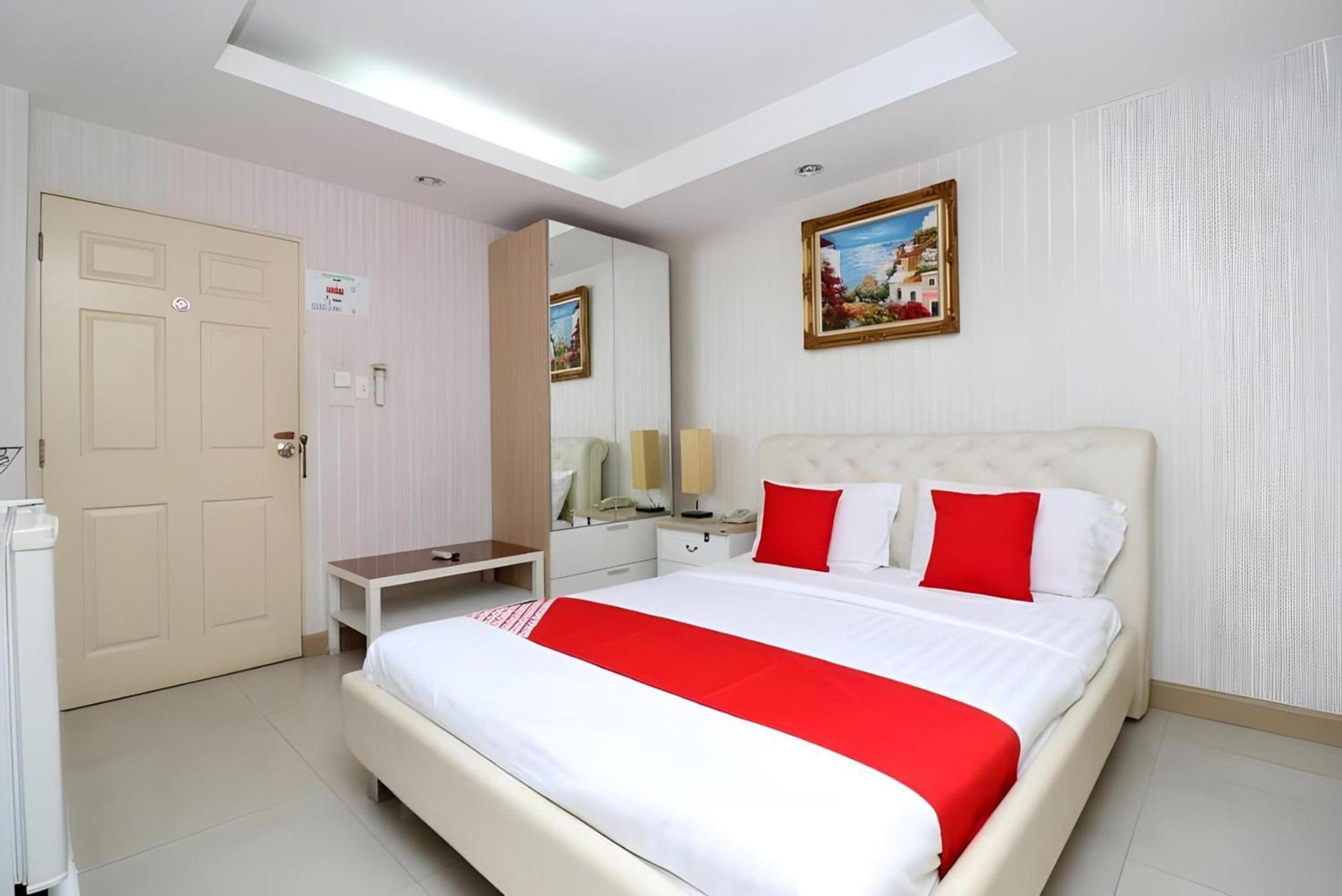 Diamond Residence Silom Bangkok Exterior photo